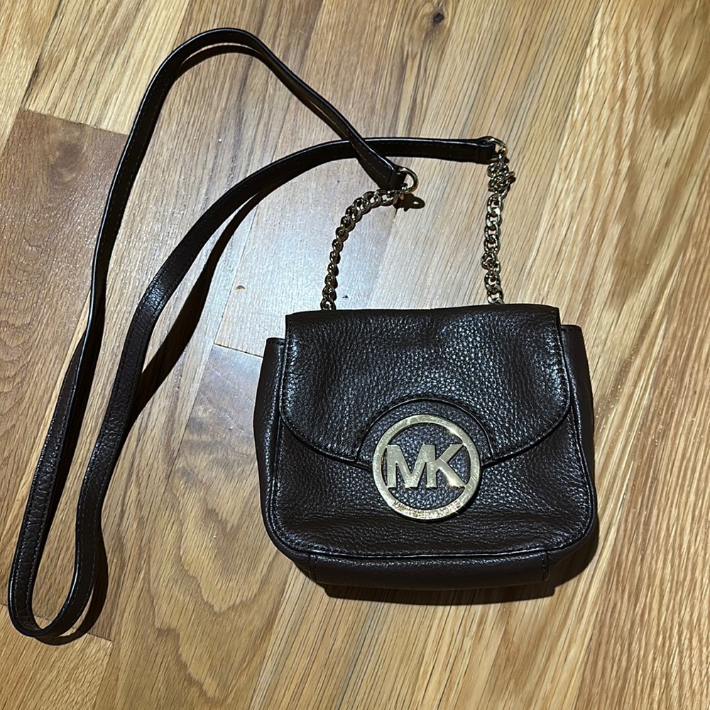 Michael Kors crossbody in chocolate brown soft leather with gold chain details.